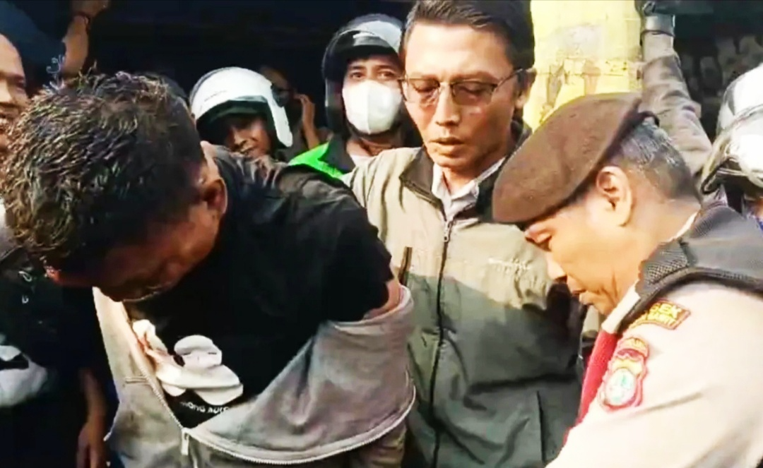 DRAMATIS DI KALIMALANG! Maling Motor Nekat Jebol Kendaraan Ojol yang Masih Kredit