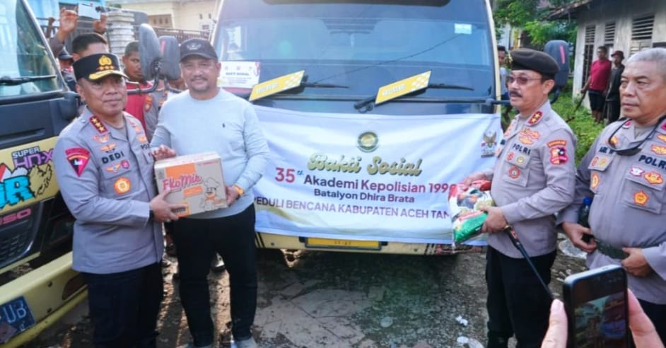 Wakapolri Terobos Lokasi Banjir Aceh Tamiang! Bantuan Jumbo Alumni Akpol 1990 Langsung Disalurkan ke Warga Terdampak