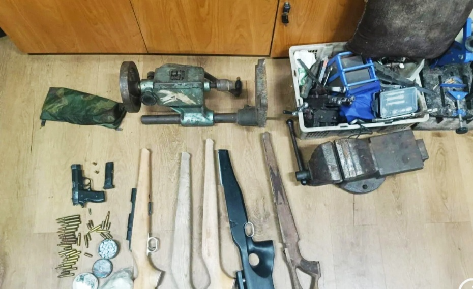 Berakhir di Tangan Satresmob! Polri Ringkus Ahli Senpi Rakitan SIG Sauer di Sumedang, 20 Tahun Jadi Target!