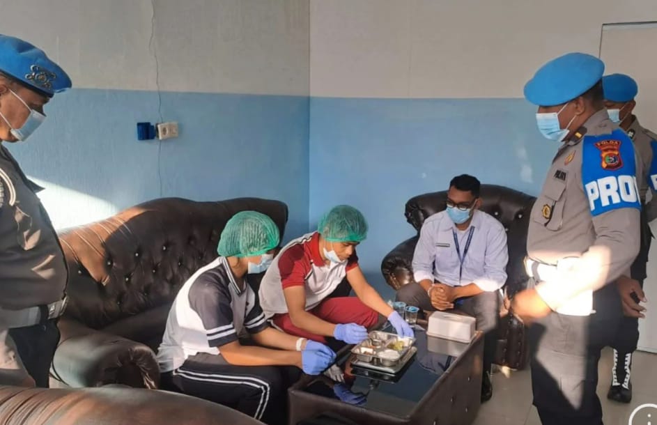 Polda Nusa Tenggara Timur Rutin Periksa Keamanan Menu “Makan Bergizi Gratis” Sebelum Didistribusikan