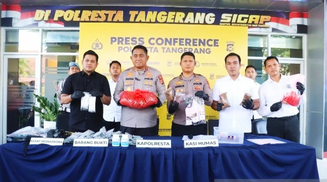 Polresta Tangerang Gulung 4 Tersangka Jaringan Medsos, Sita Kiloan Tembakau dan Narkoba Cair!