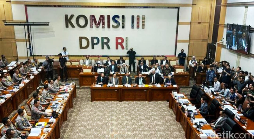Keputusan Tegas DPR! Komisi III Sepakat Polri Tetap di Bawah Presiden, Isu Perubahan Kedudukan Dipastikan Gugur