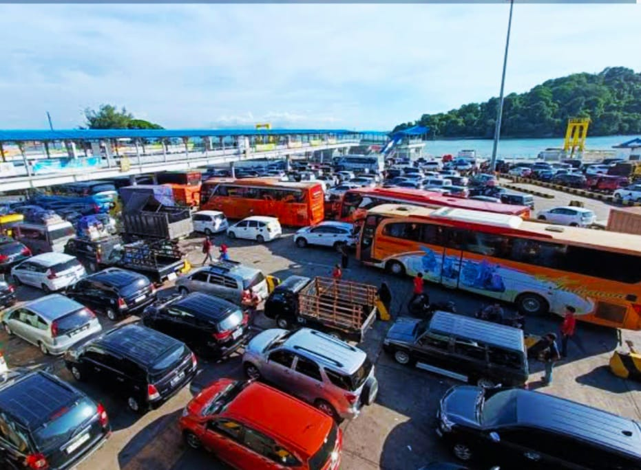 Cuaca Buruk di Selat Sunda, Polda Banten Optimalkan Rekayasa Lalu Lintas di Pelabuhan Merak