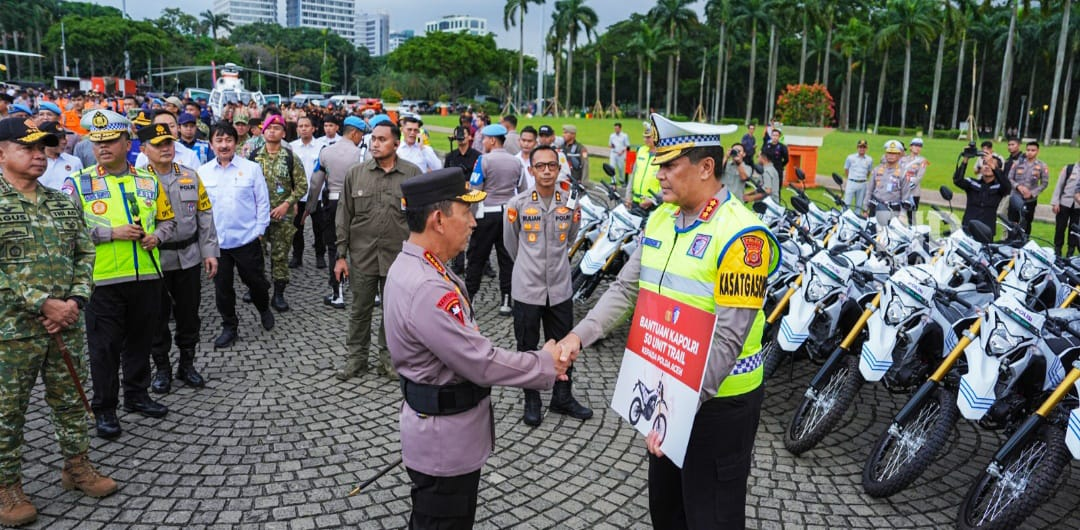 Operasi Ketupat Dimulai! Kapolri Serahkan Motor Operasional ke Polda Terdampak Banjir