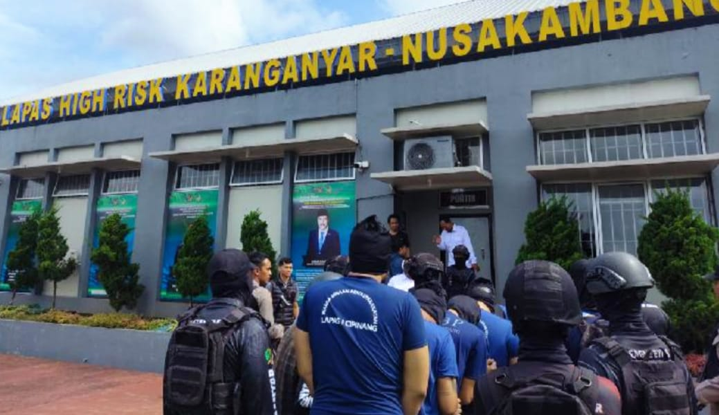 BREAKING NEWS! Setelah Ammar Zoni, 15 Napi High-Risk Salemba Dikirim ke Nusakambangan — Operasi Pemutihan Lapas Dimulai!