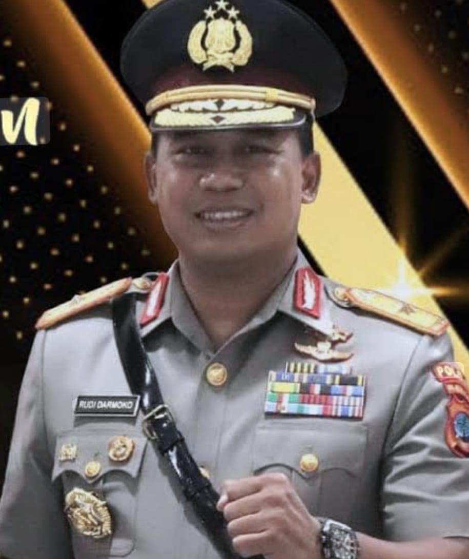 Kapolda NTT Gambarkan Sosok Anggota dalam Buku “Sisi Lain Polisi”