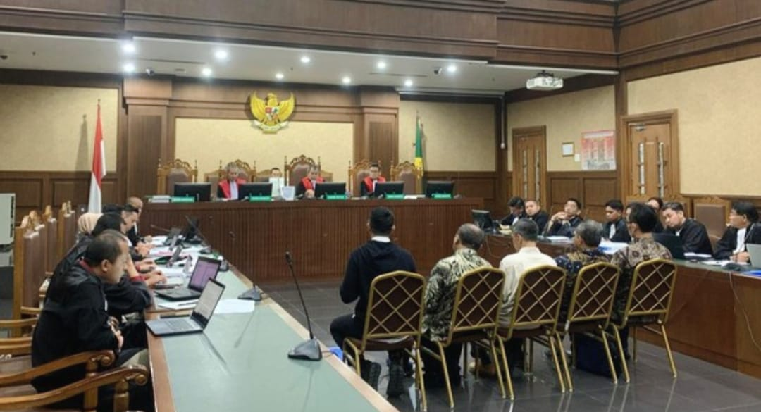Air Mata di Persidangan Suap Migor: Saat Sesama Hakim, Nasib Terbelah.