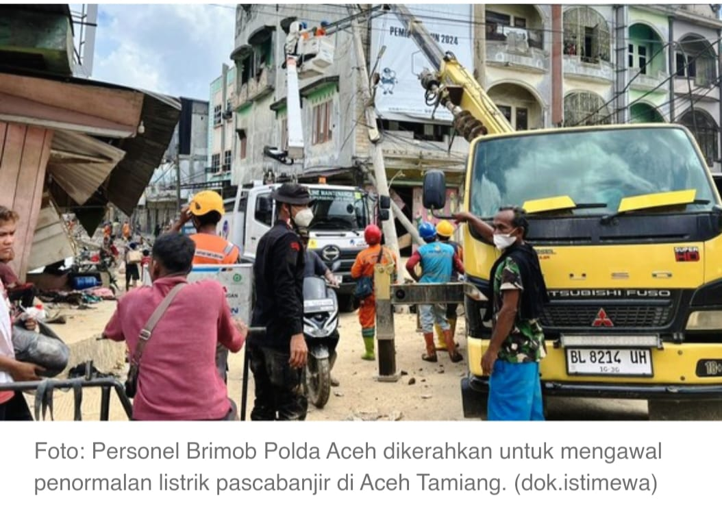 BRIMOB Turun Gunung! Listrik Aceh Tamiang Lumpuh Akibat Bencana, Polisi Bergerak Cepat Pulihkan Jaringan