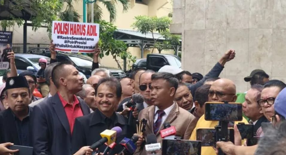 Roy Suryo Cs Bebas Berkeliaran Meski Tersangka: Isu Penahanan yang Terlambat Jadi Simptom Sistem Hukum Indonesia