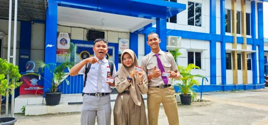 Terima Challenge Tanam Pohon dari Kapolda, Siswa SMA di Riau Dapat SIM Gratis