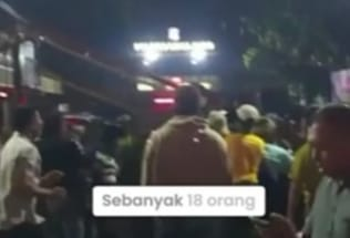 Puluhan Warga Diduga Keluarga Pelaku Serang Mapolres Lumajang, 18 Orang Diamankan.