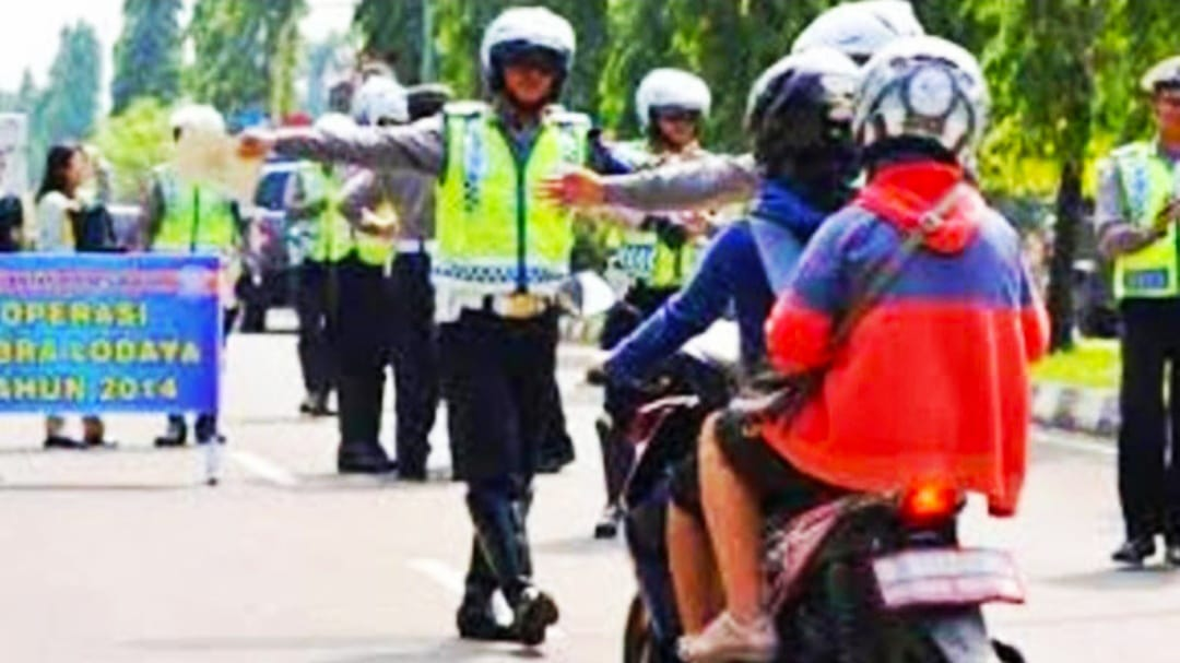 Catat! Tak Bawa SIM atau STNK Bisa Kena Denda Besar, Ini Rincian Tilang yang Wajib Diketahui Pengendara.