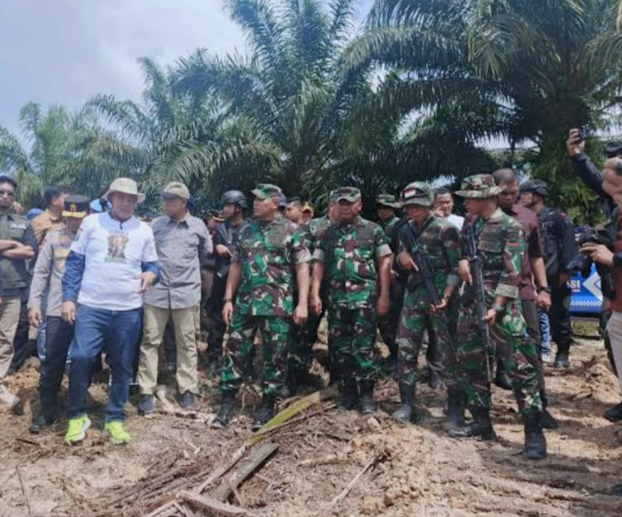 Warga Bongkar Paksa Gapura TNTN, Teriak Minta Aparat Bersenpi Keluar: Ini Bukan Daerah Perang!