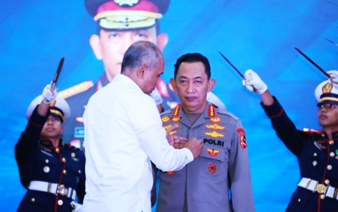 Kapolri Listyo Sigit Sabet Penghargaan Adhi Bhakti Senapati dari BSSN, Bukti Tangguh Jaga Ruang Siber!