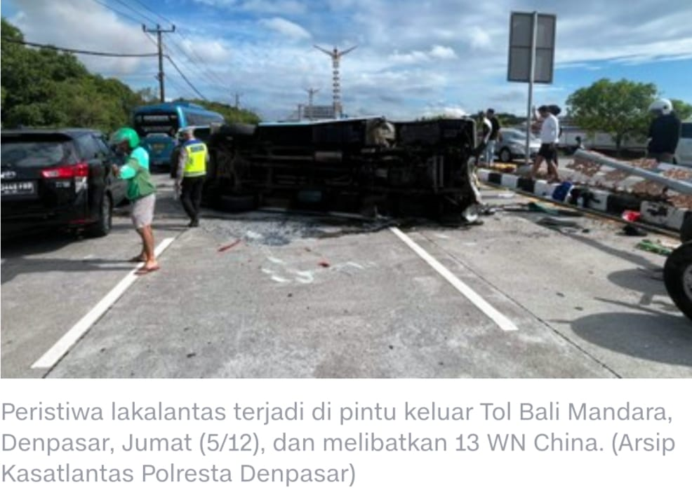 NGERI DI TOL BALI! Mobil Travel Terguling, 13 Wisatawan China Luka-Luka—Polisi Beberkan Kronologi Lengkap