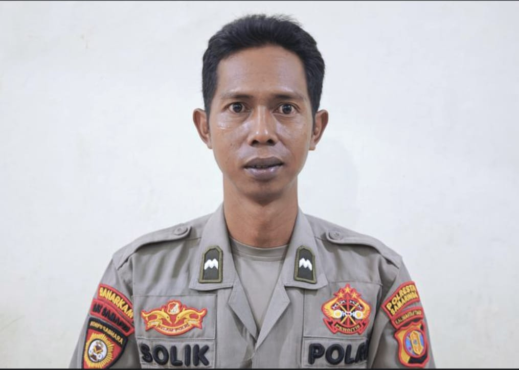 “Pahlawan di Halaman Pelabuhan: Polisi Samarinda Rela Jadi Guru Anak-Buruh Saat Waktu Luang”