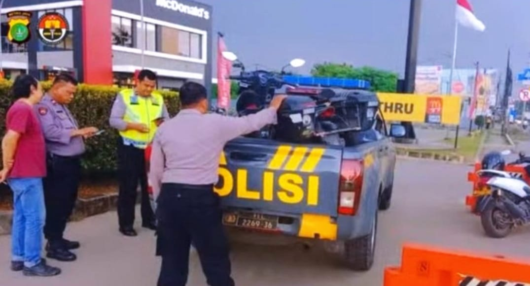 Viral! Motor Mogok di Cikarang, Warga Telepon 110 dan Langsung Diantar Pulang oleh Polisi — Lemkapi: “Ini Harus Jadi Contoh Nasional!”
