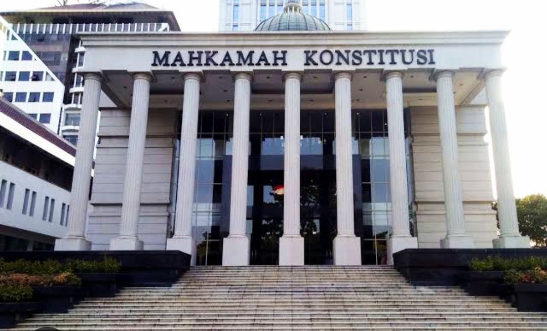 MK Putuskan UU Polri Tetap Berlaku, Gugatan Masa Jabatan Kapolri Dinyatakan Tidak Jelas.