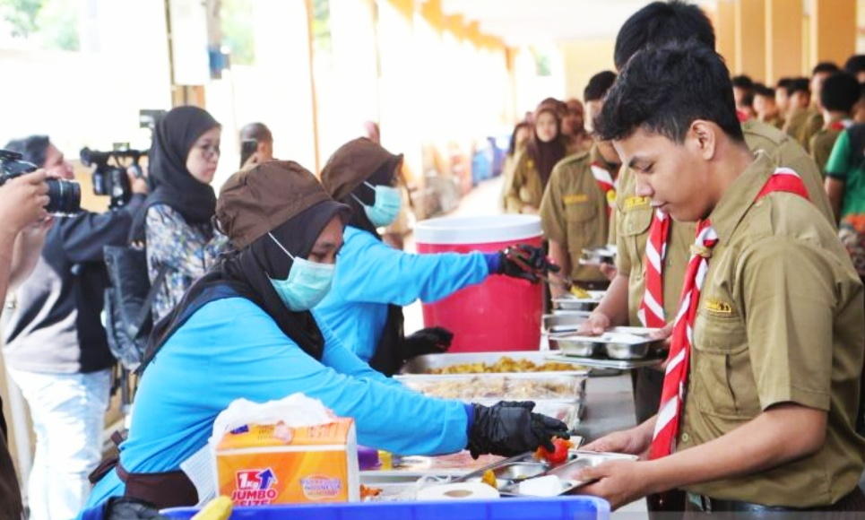 Inovasi Baru! SPPG Polri Pejaten Luncurkan Makan Bergizi Gratis Sistem Prasmanan