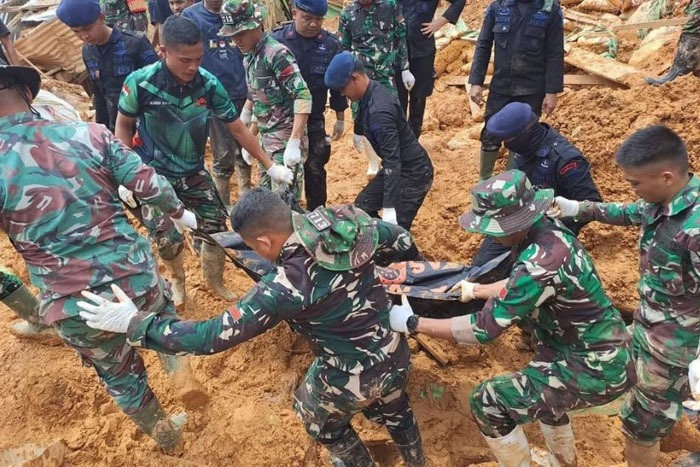 Darurat Longsor Cisarua! 23 Prajurit TNI Diduga Tertimbun?, Operasi Pencarian Berlangsung di Tengah Medan Ekstrem