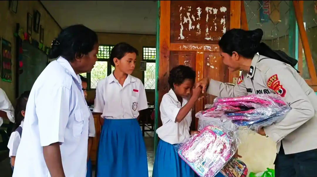 HARU! Kisah Polwan Sikka Sisihkan Gaji Demi Anak-anak Miskin, Aksi Nyata Polisi Humanis Bikin Tersentuh